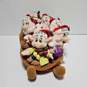 Disney Snow White and The Seven Dwarves Christmas Sleigh Plush Beanies W/ Tag